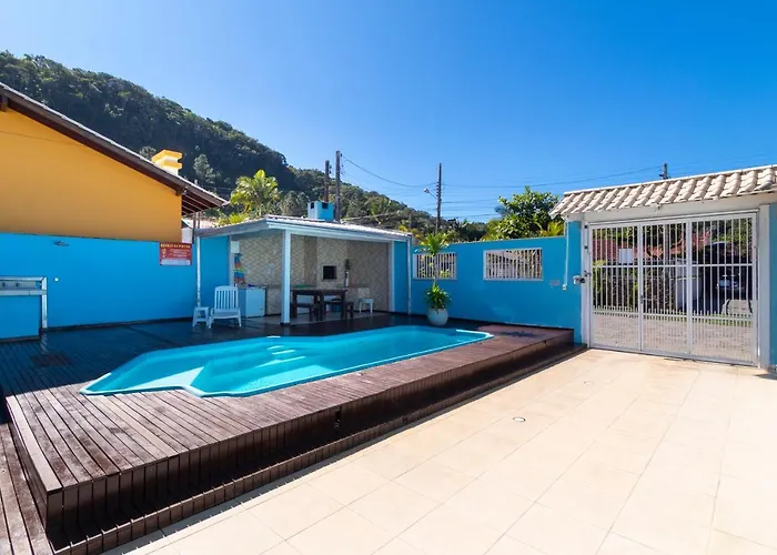 Casa Com Piscina Em Morrinhos - Rua Hortencia