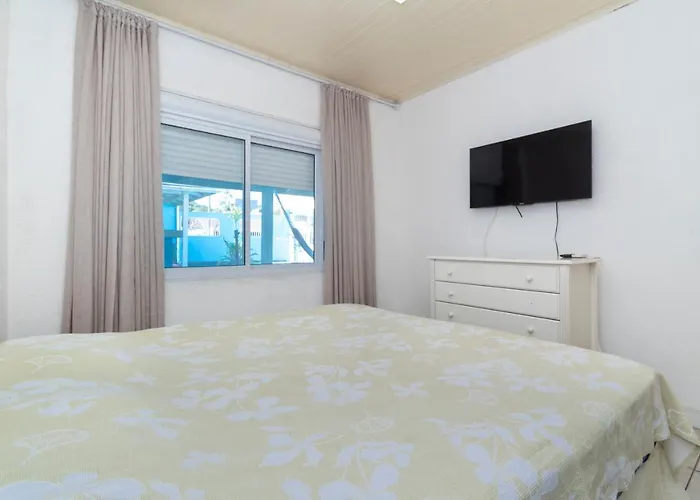 Casa Com Piscina Em Morrinhos - Rua Hortencia