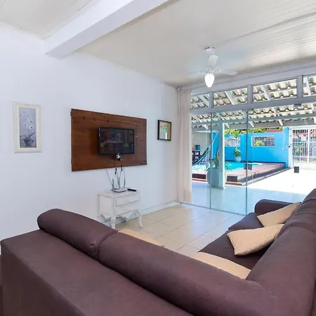 Casa Com Piscina Em Morrinhos - Rua Hortência Bombinhas Exterior foto